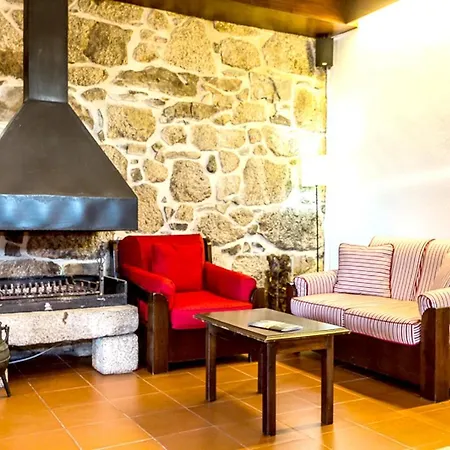 One Bedroom With Shared Pool Jacuzzi And Furnished Terrace At Armamar * Porto